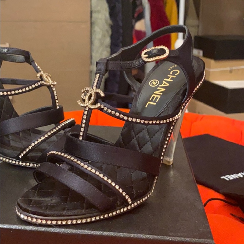 Chanel - Picture 14 of 16
